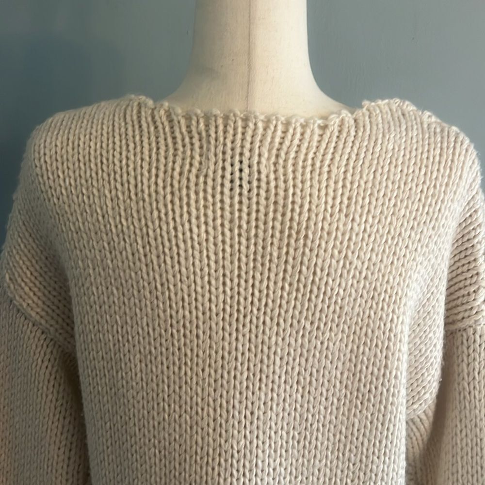 Women’s Large chunky knit thick knit cream neutral sweater - Picture 10 of 14